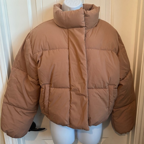 NWT Amazon Essentials Women's Cropped Puffer Jacket in Light Brown, Small - Picture 6 of 11